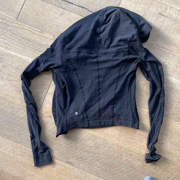 Cross front Lululemon long sleeve top - size small - Picture 2 of 2